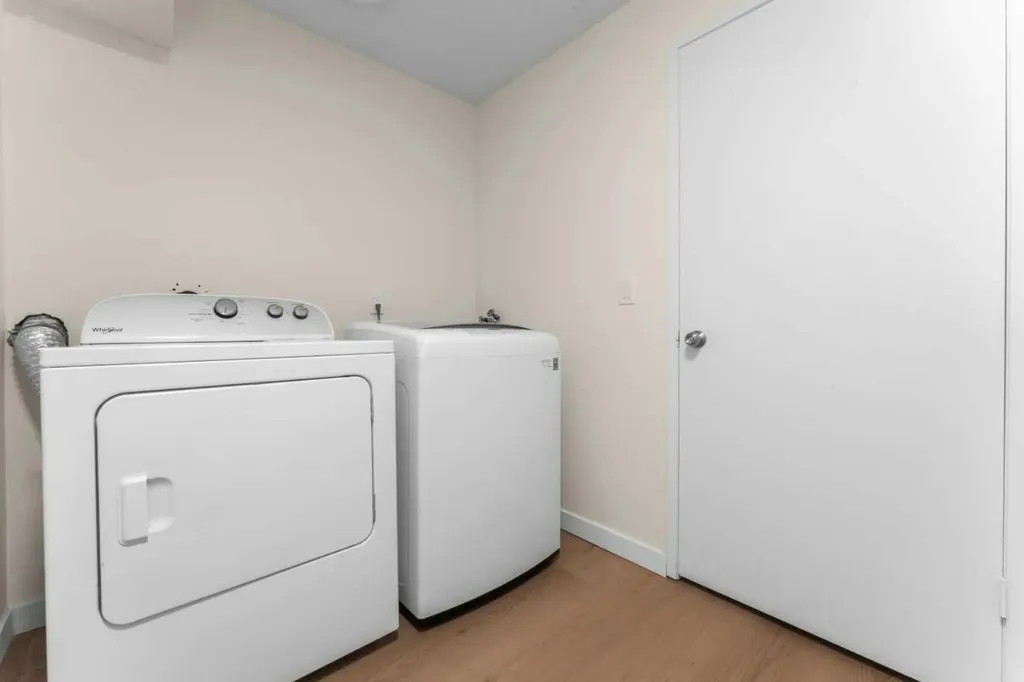 7609 36 Avenue NW Calgary AB T3B2P3