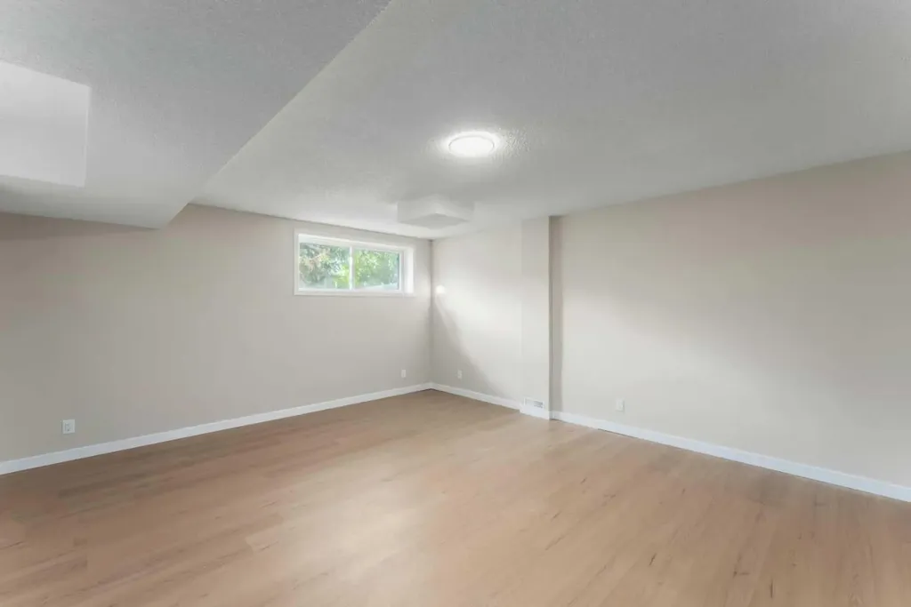 7609 36 Avenue NW Calgary AB T3B2P3
