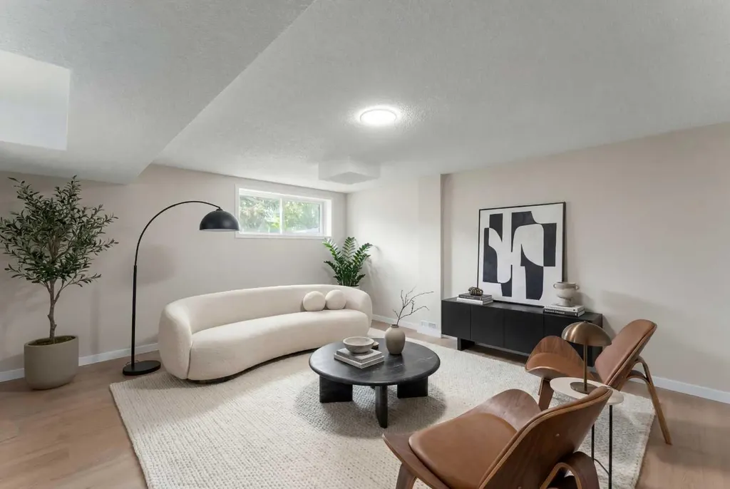 7609 36 Avenue NW Calgary AB T3B2P3