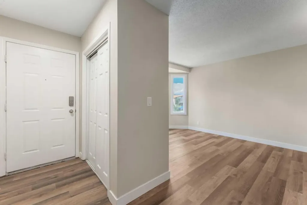 7609 36 Avenue NW Calgary AB T3B2P3