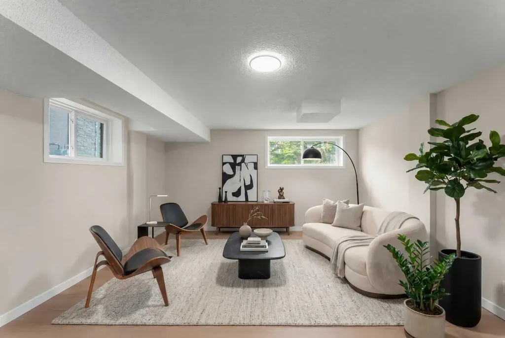 7609 36 Avenue NW Calgary AB T3B2P3