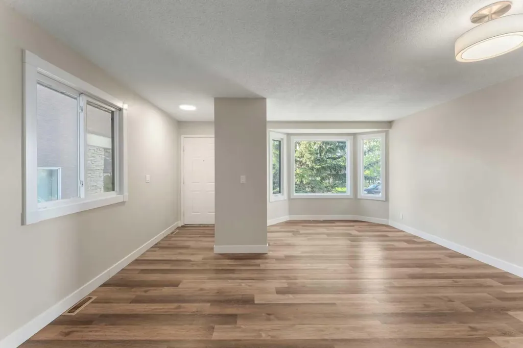 7609 36 Avenue NW Calgary AB T3B2P3