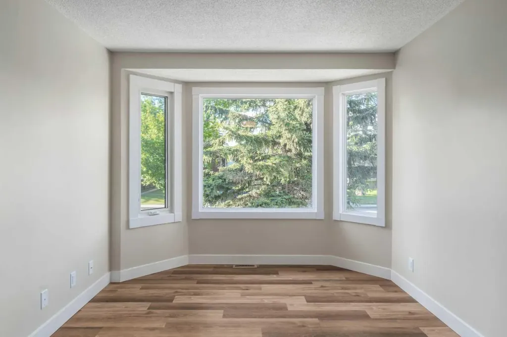 7609 36 Avenue NW Calgary AB T3B2P3