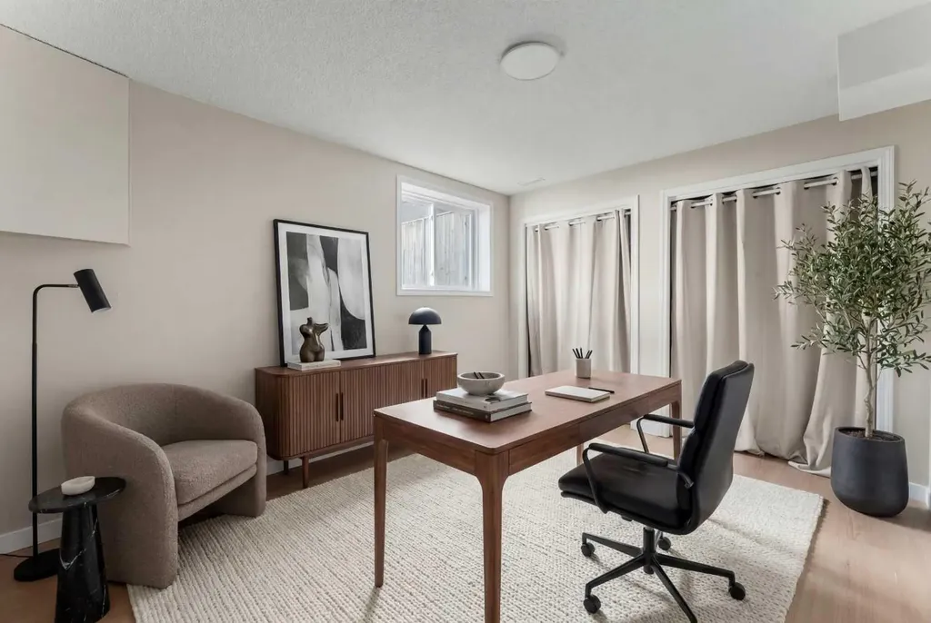 7609 36 Avenue NW Calgary AB T3B2P3