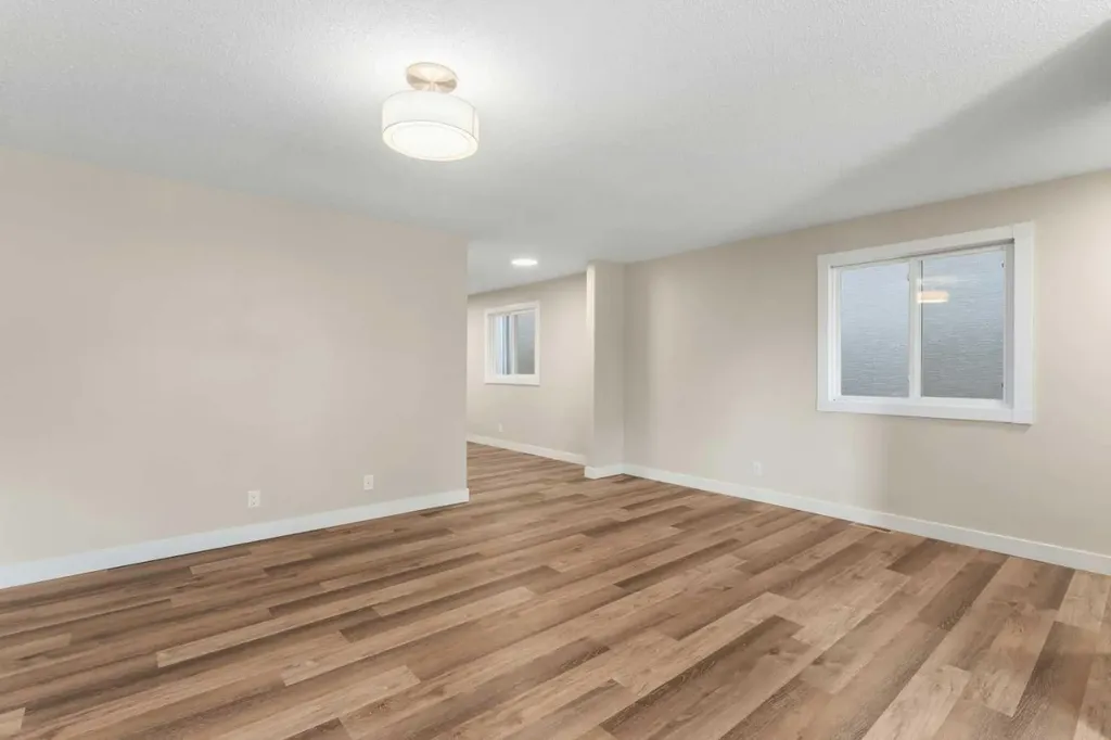 7609 36 Avenue NW Calgary AB T3B2P3
