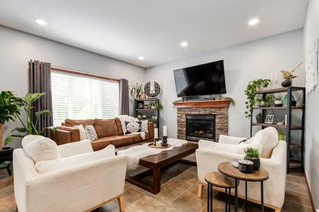 158 Westland Street Okotoks AB T1S 0B3