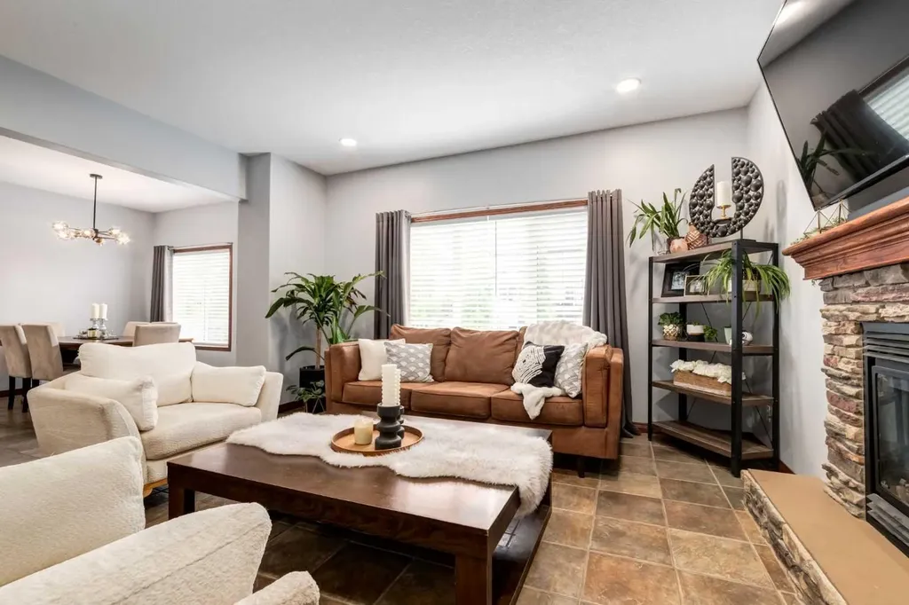 158 Westland Street Okotoks AB T1S 0B3