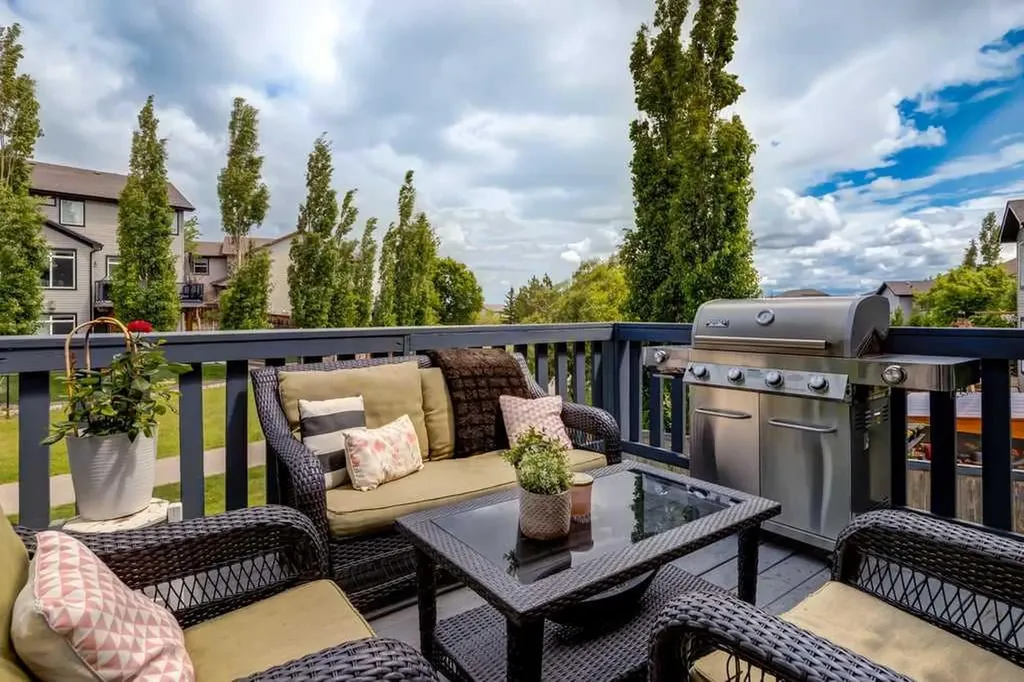 158 Westland Street Okotoks AB T1S 0B3