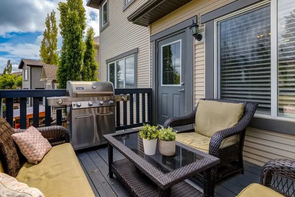 158 Westland Street Okotoks AB T1S 0B3