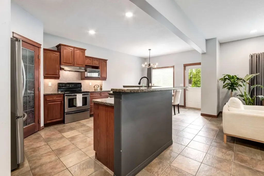 158 Westland Street Okotoks AB T1S 0B3