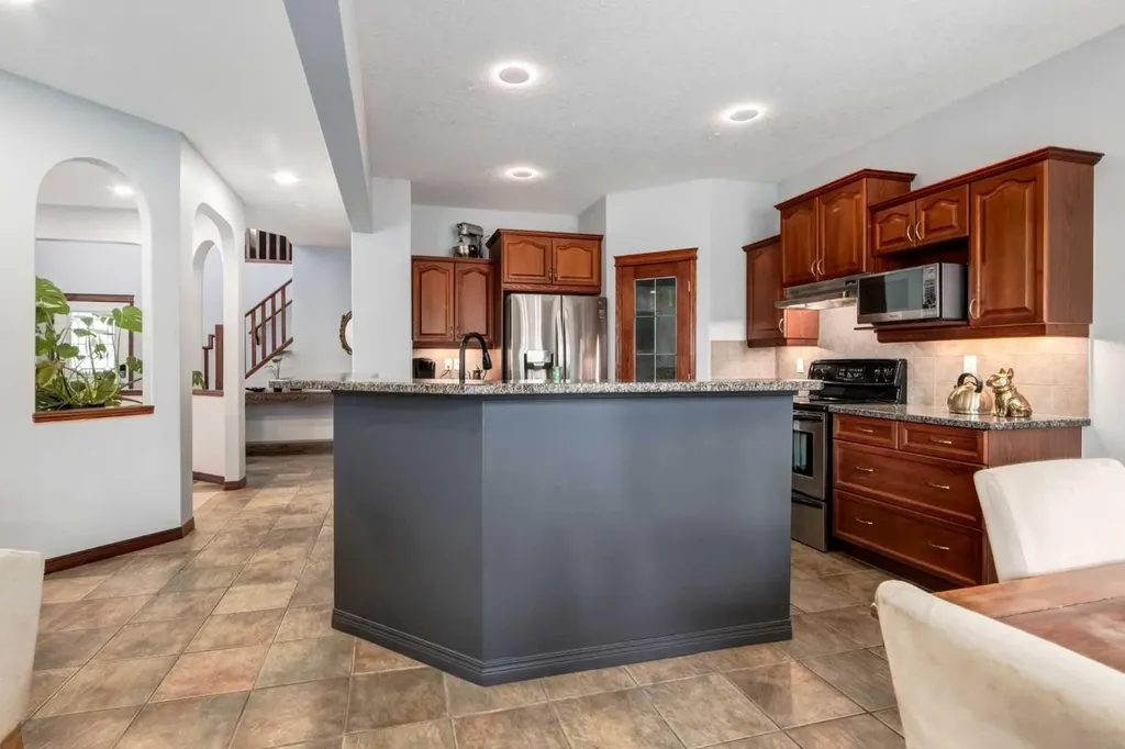 158 Westland Street Okotoks AB T1S 0B3