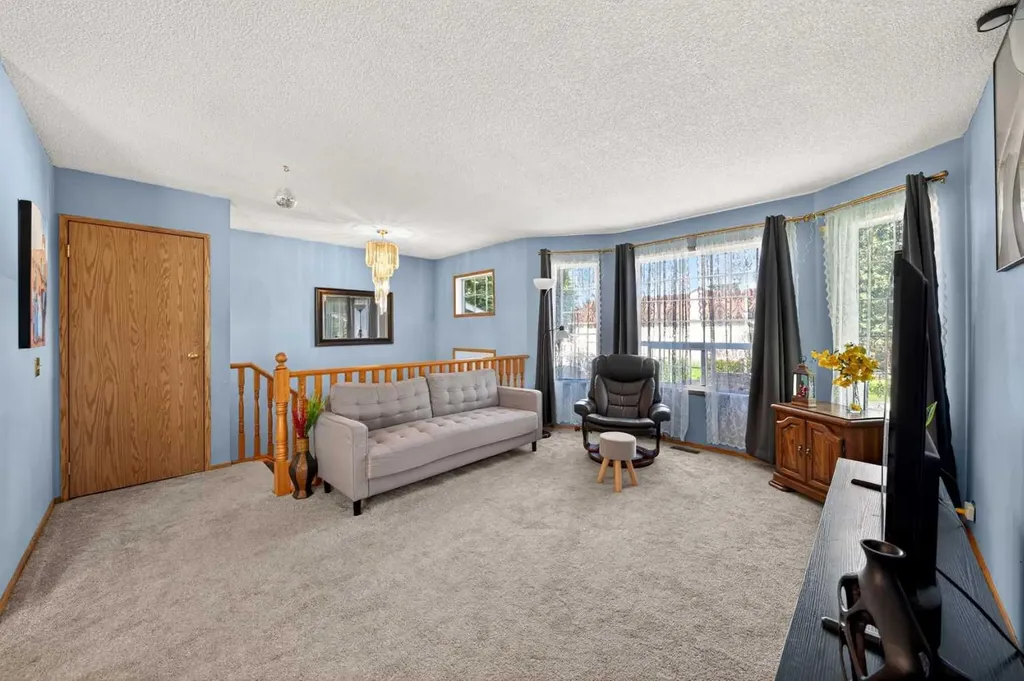 31 Martinridge Grove NE Calgary AB T3J 3M2