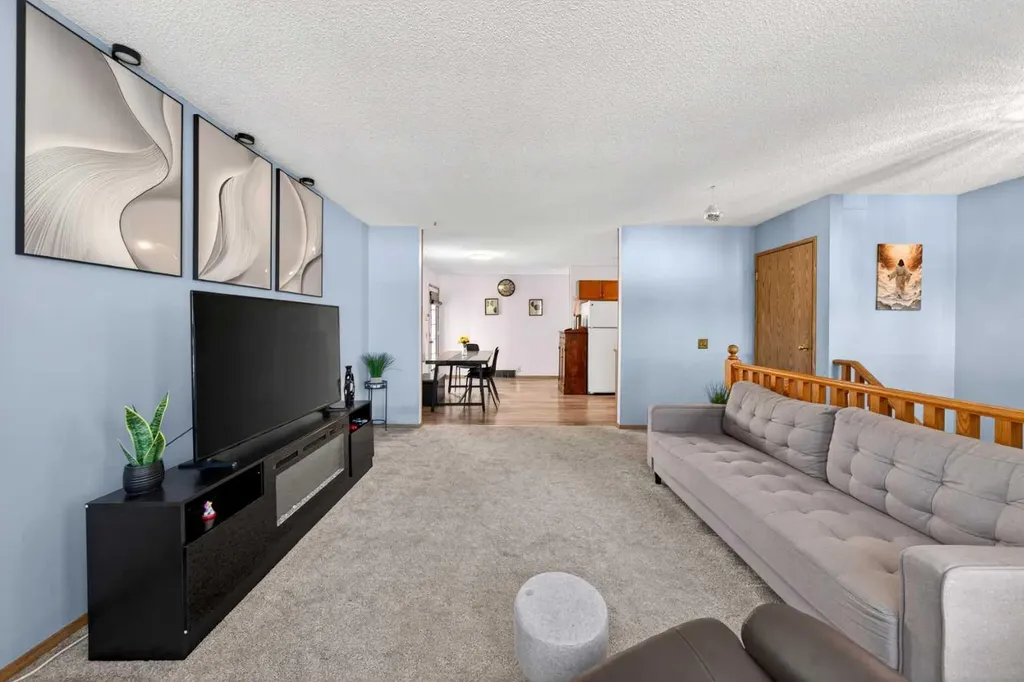 31 Martinridge Grove NE Calgary AB T3J 3M2