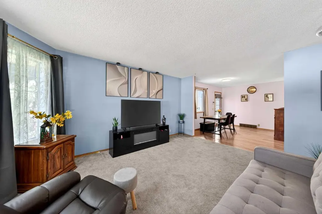 31 Martinridge Grove NE Calgary AB T3J 3M2