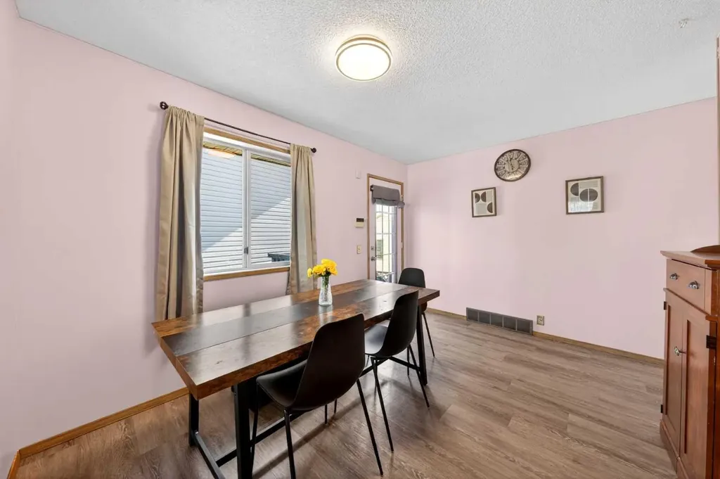 31 Martinridge Grove NE Calgary AB T3J 3M2
