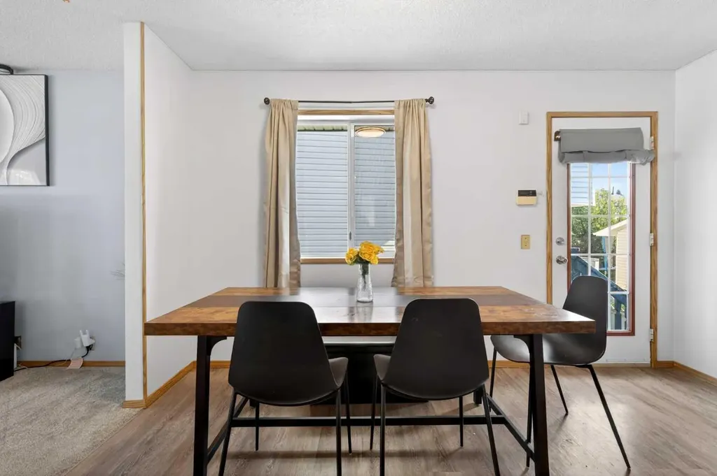 31 Martinridge Grove NE Calgary AB T3J 3M2