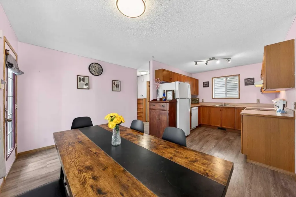 31 Martinridge Grove NE Calgary AB T3J 3M2