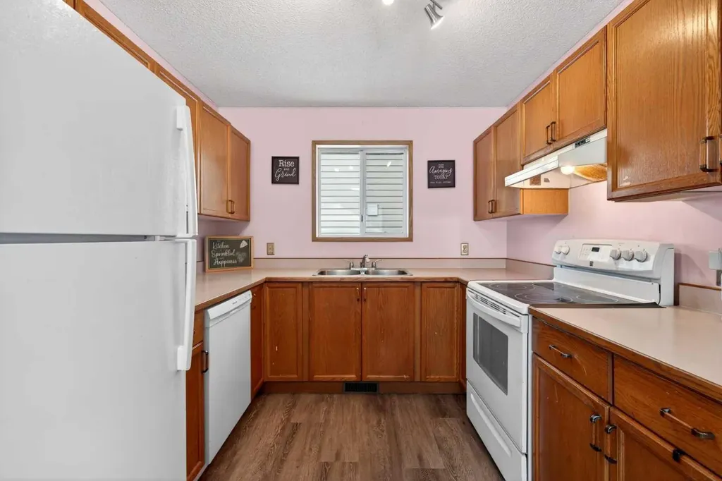 31 Martinridge Grove NE Calgary AB T3J 3M2