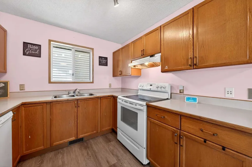 31 Martinridge Grove NE Calgary AB T3J 3M2