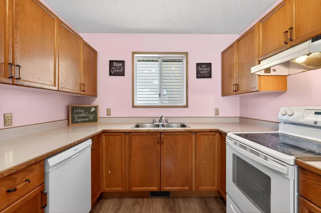 31 Martinridge Grove NE Calgary AB T3J 3M2