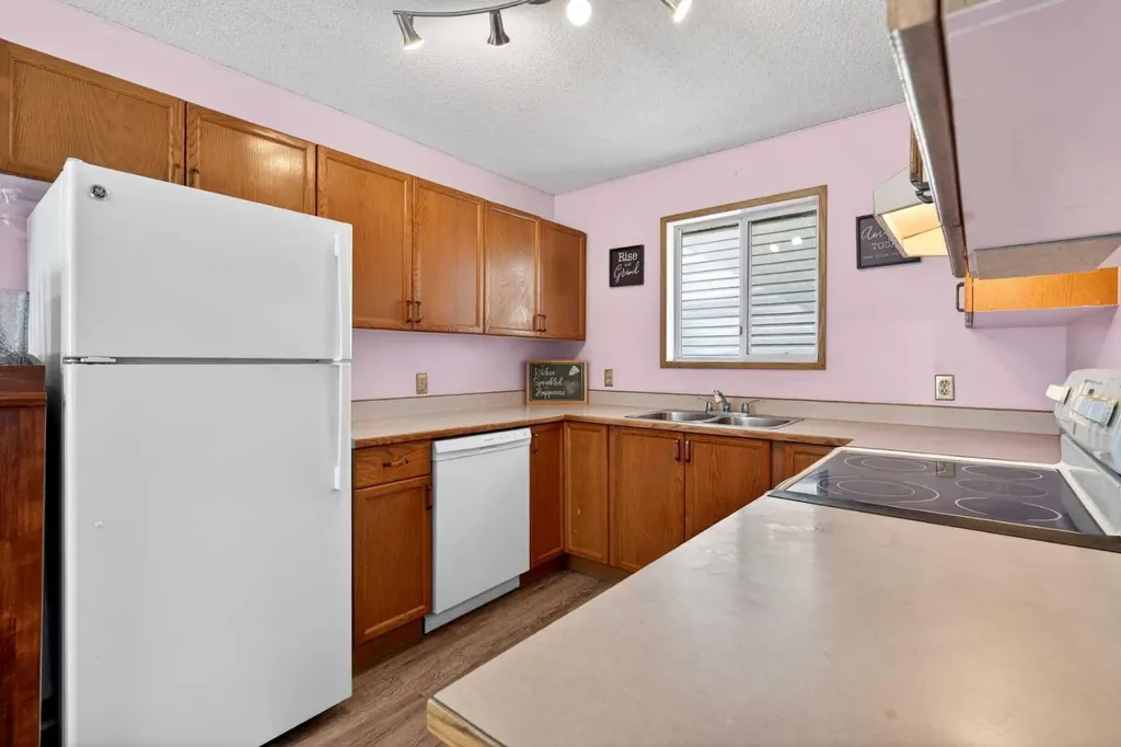 31 Martinridge Grove NE Calgary AB T3J 3M2