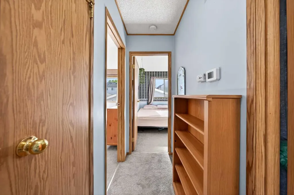 31 Martinridge Grove NE Calgary AB T3J 3M2
