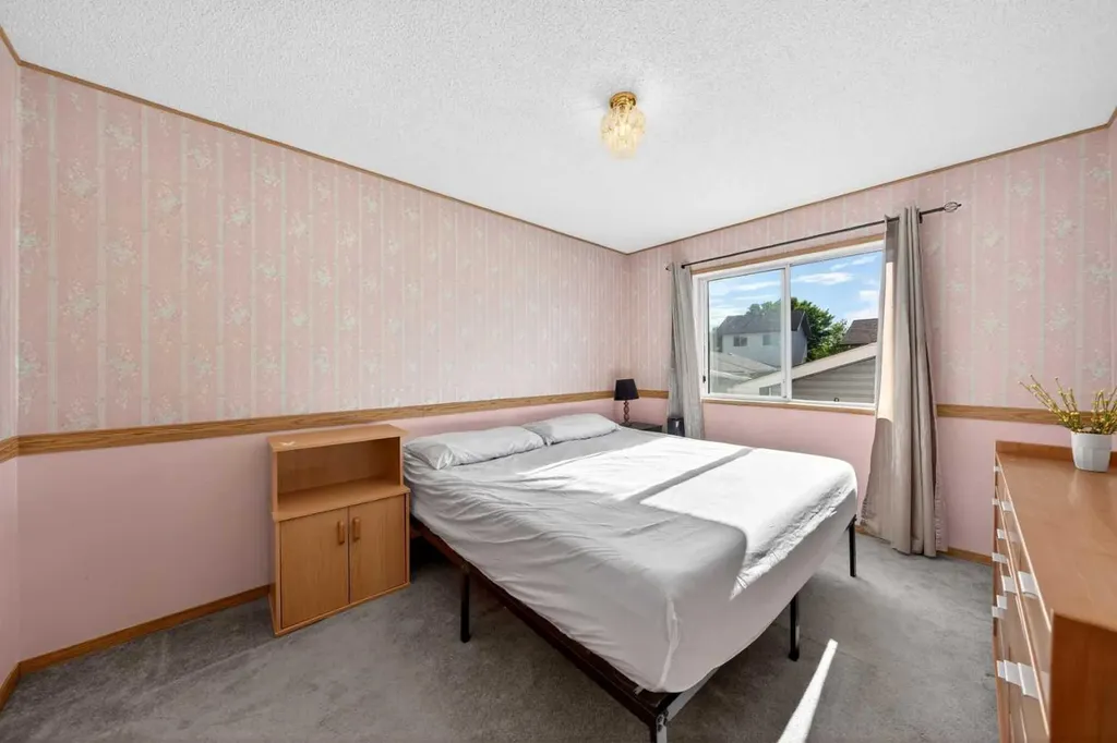 31 Martinridge Grove NE Calgary AB T3J 3M2