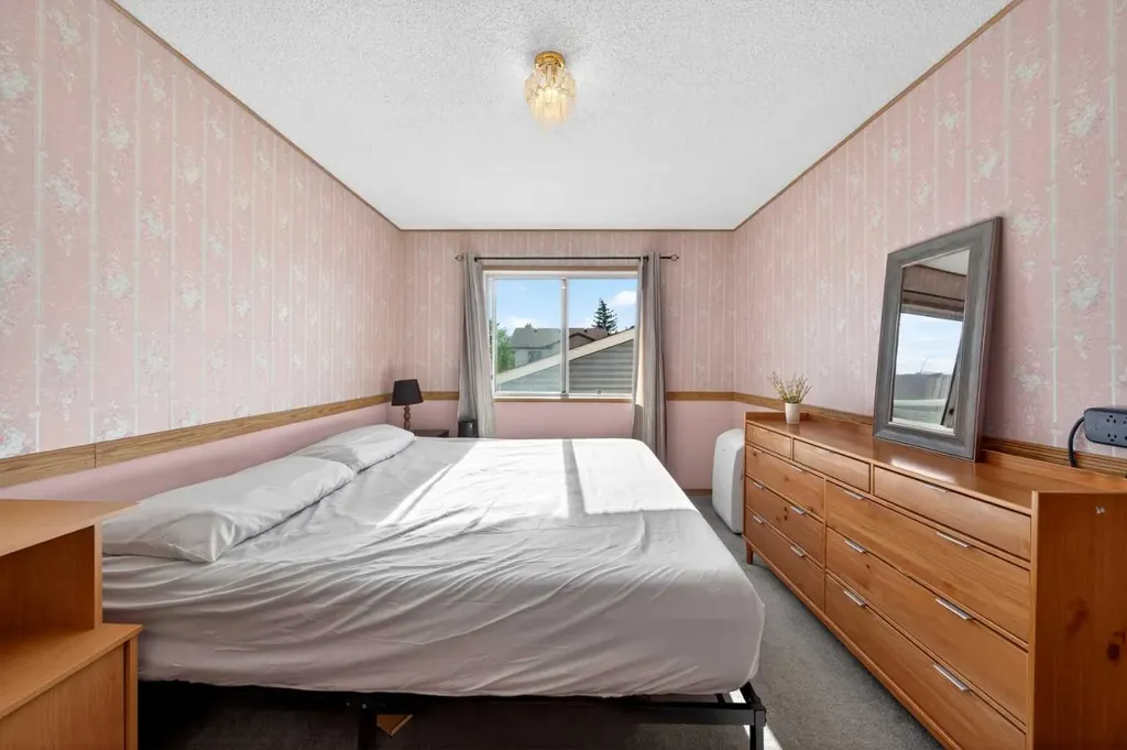 31 Martinridge Grove NE Calgary AB T3J 3M2