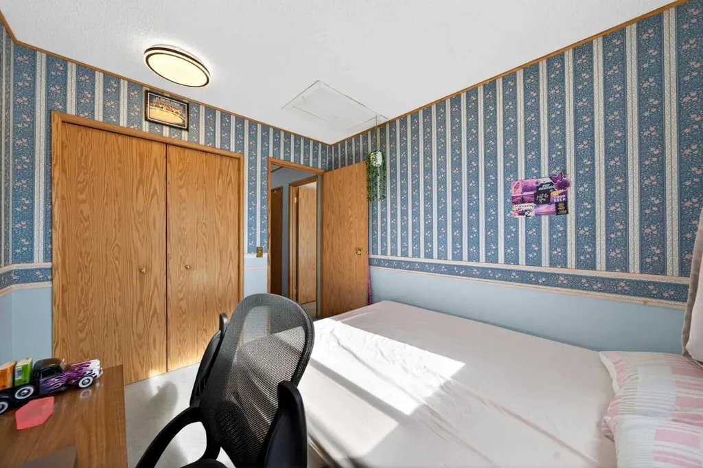 31 Martinridge Grove NE Calgary AB T3J 3M2