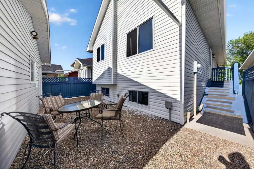 31 Martinridge Grove NE Calgary AB T3J 3M2