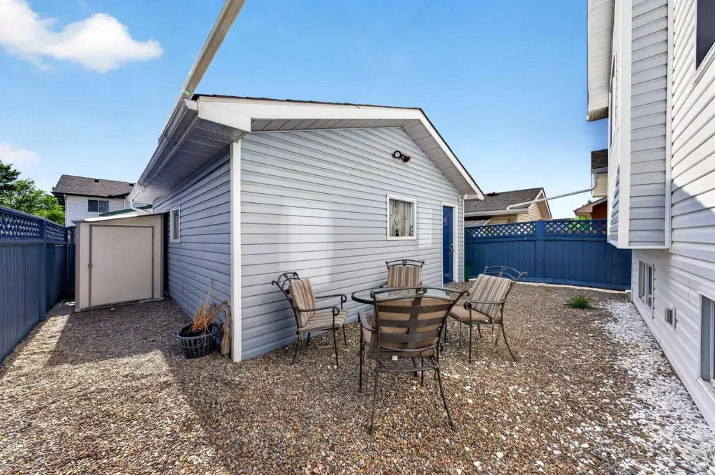31 Martinridge Grove NE Calgary AB T3J 3M2