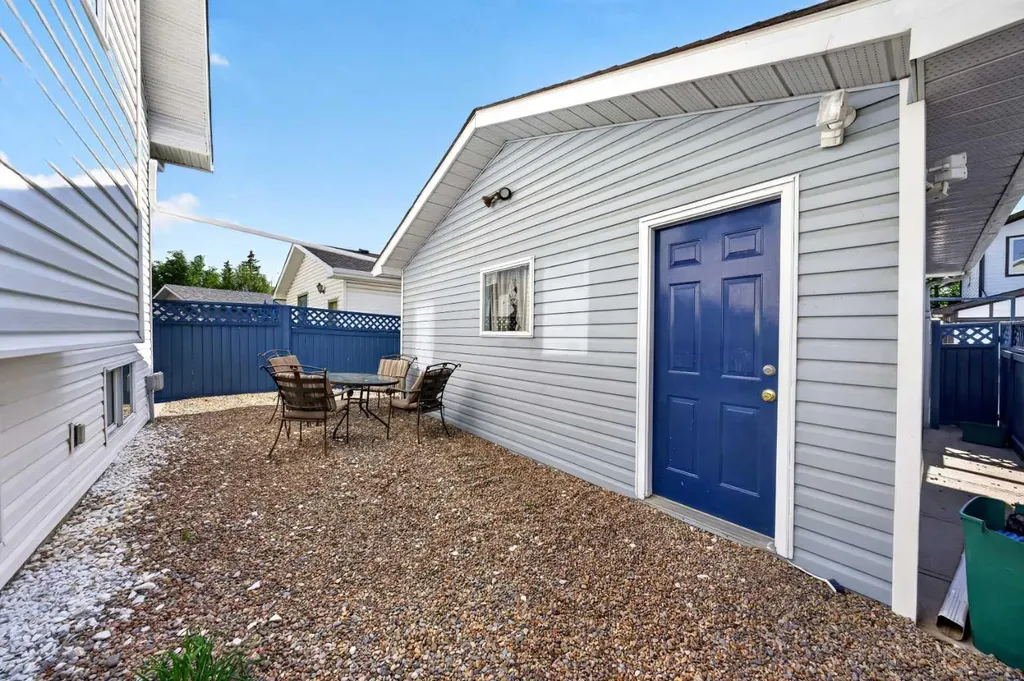 31 Martinridge Grove NE Calgary AB T3J 3M2