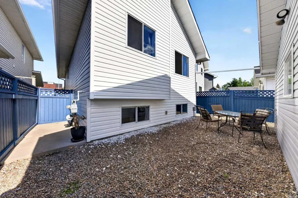 31 Martinridge Grove NE Calgary AB T3J 3M2