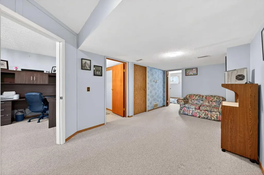 31 Martinridge Grove NE Calgary AB T3J 3M2