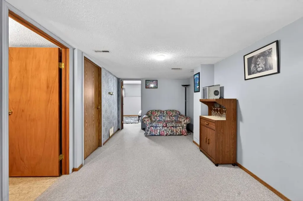 31 Martinridge Grove NE Calgary AB T3J 3M2