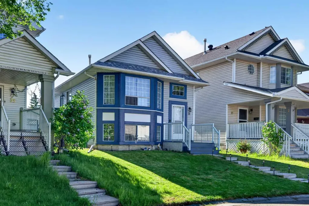31 Martinridge Grove NE Calgary AB T3J 3M2