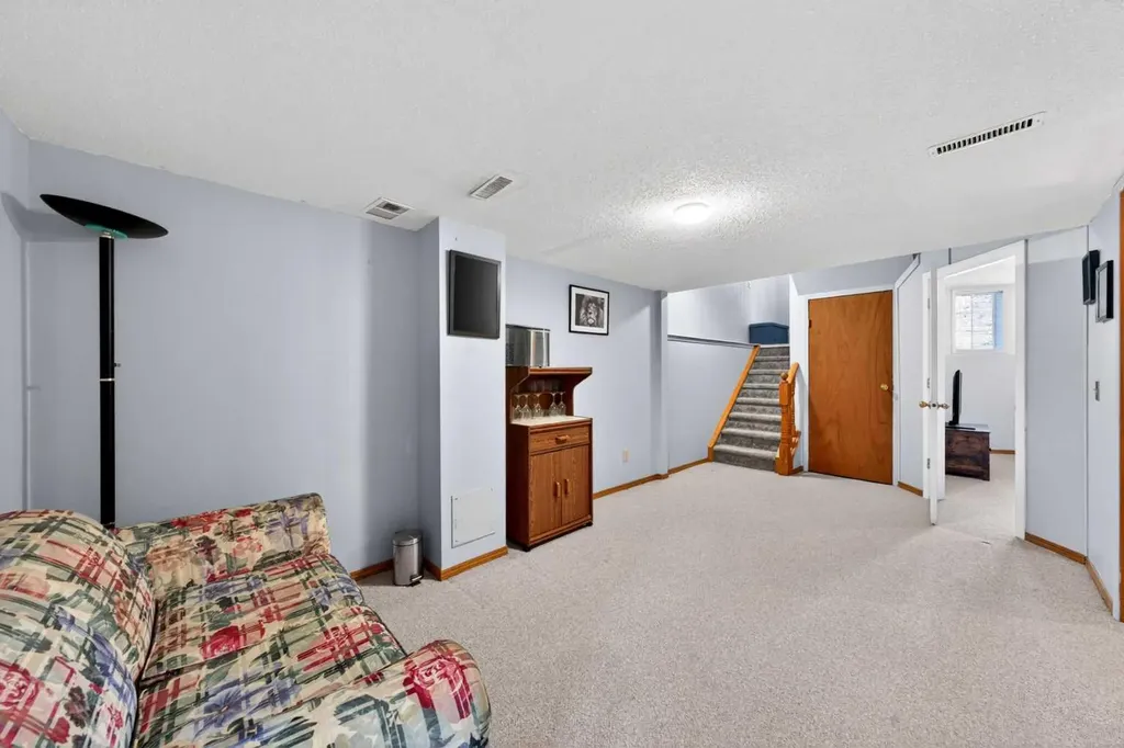31 Martinridge Grove NE Calgary AB T3J 3M2