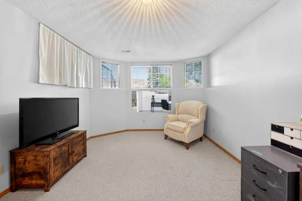 31 Martinridge Grove NE Calgary AB T3J 3M2