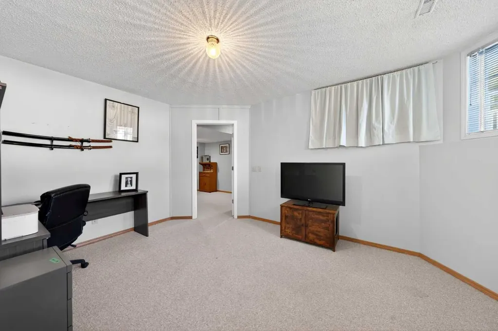 31 Martinridge Grove NE Calgary AB T3J 3M2