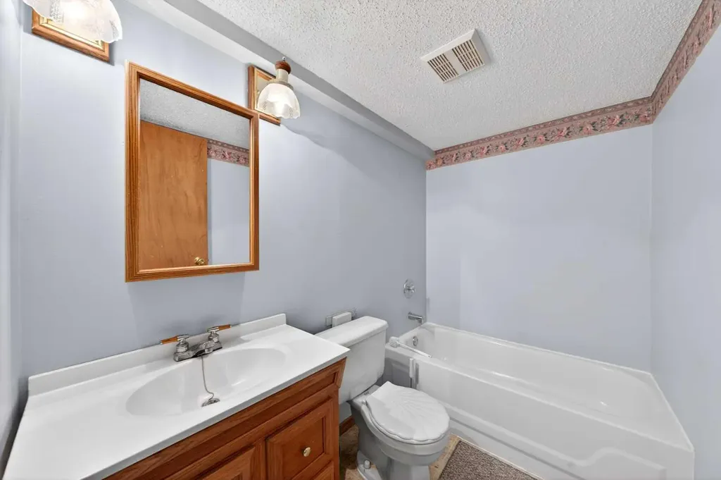 31 Martinridge Grove NE Calgary AB T3J 3M2