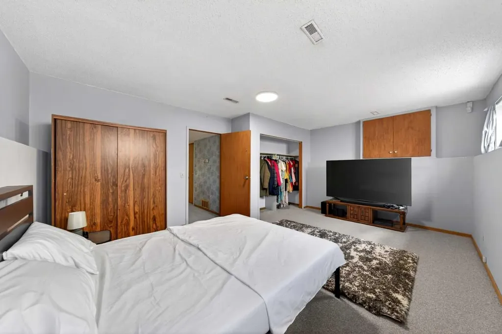 31 Martinridge Grove NE Calgary AB T3J 3M2