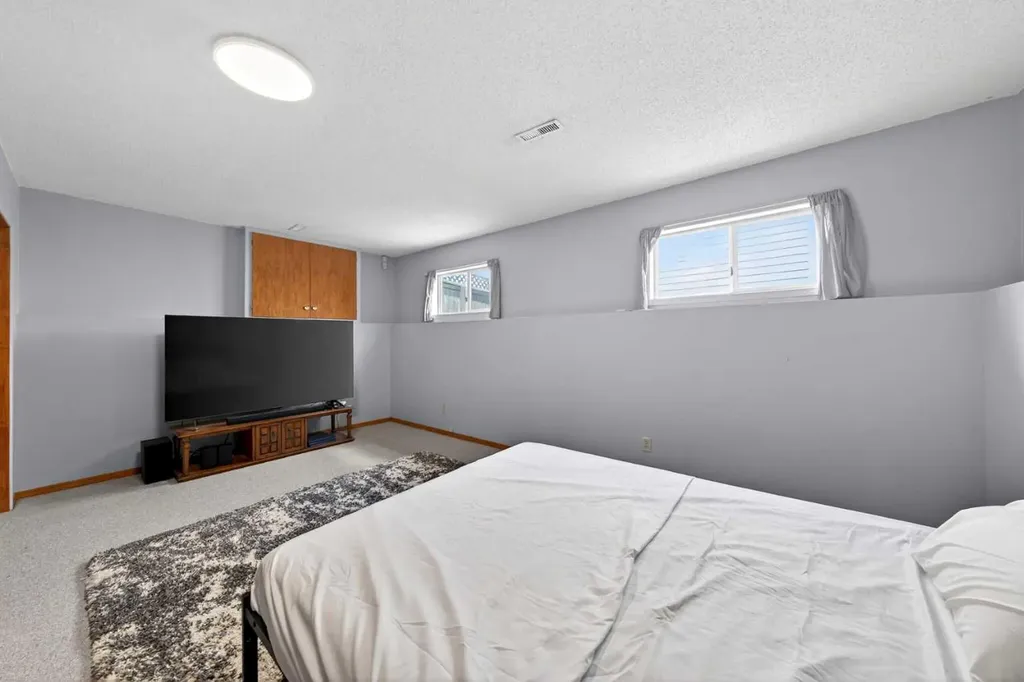 31 Martinridge Grove NE Calgary AB T3J 3M2