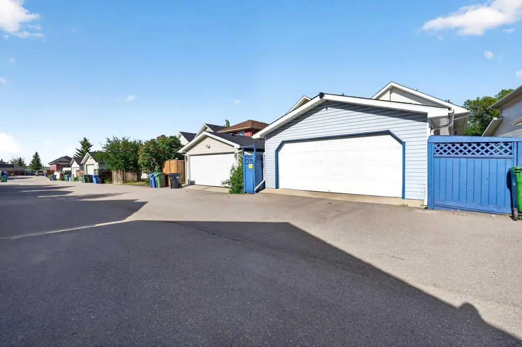 31 Martinridge Grove NE Calgary AB T3J 3M2
