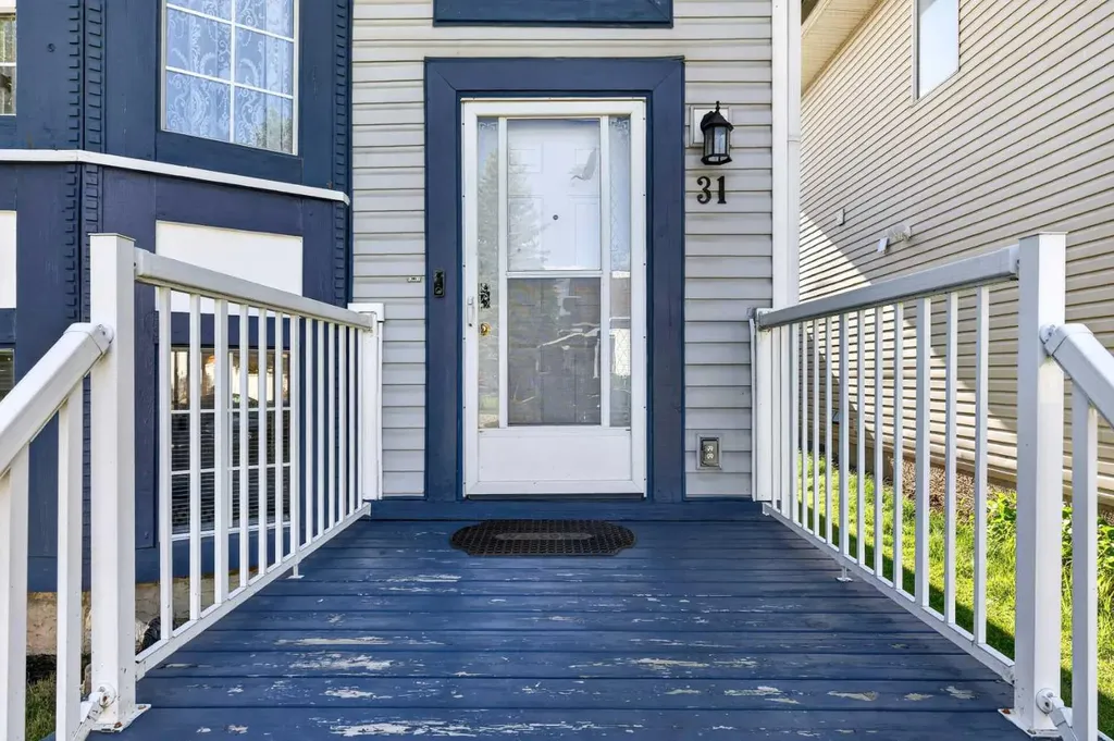 31 Martinridge Grove NE Calgary AB T3J 3M2