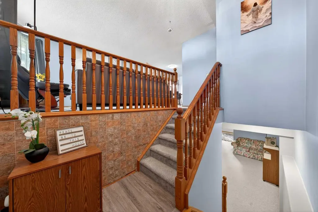 31 Martinridge Grove NE Calgary AB T3J 3M2
