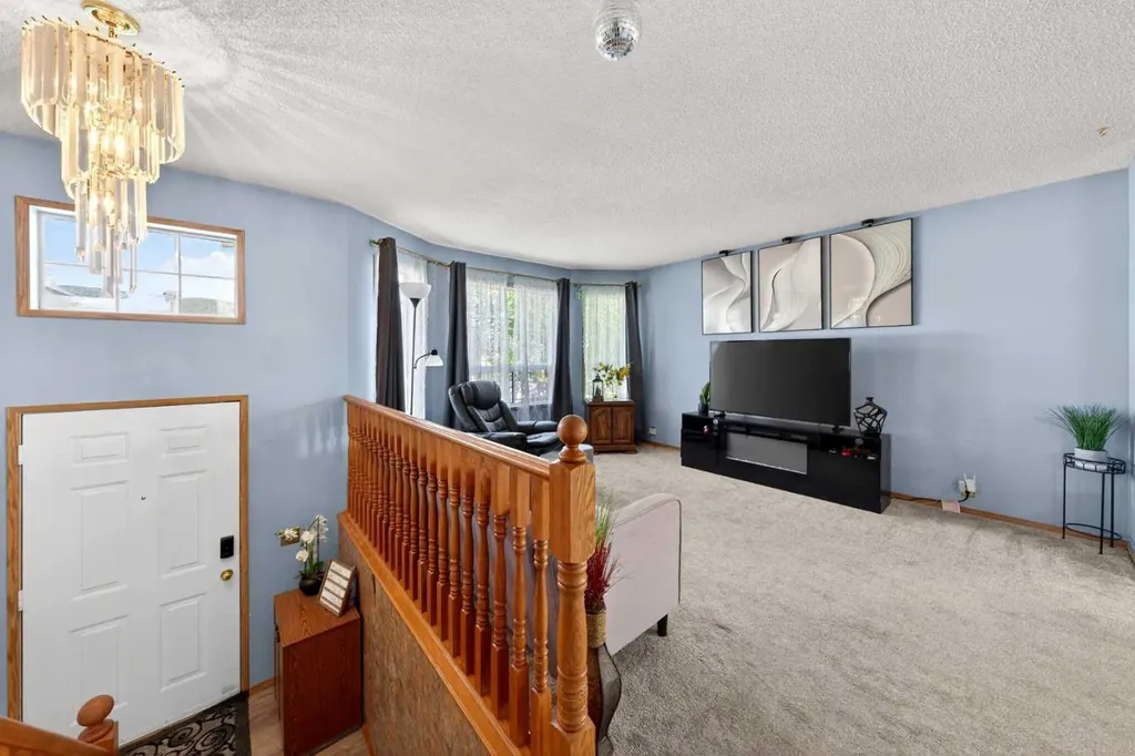31 Martinridge Grove NE Calgary AB T3J 3M2