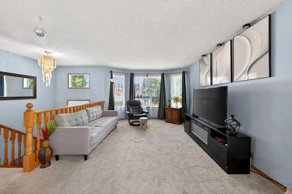 31 Martinridge Grove NE Calgary AB T3J 3M2