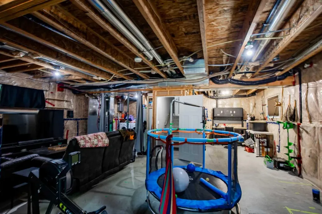 8914 72 Avenue Grande Prairie AB T8X 0E1
