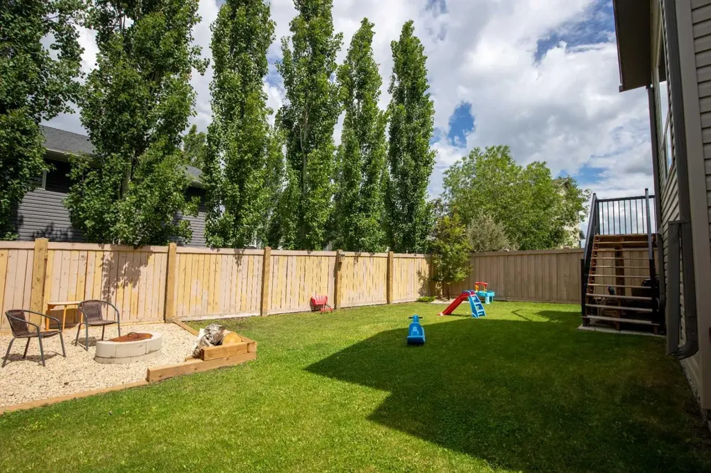 8914 72 Avenue Grande Prairie AB T8X 0E1