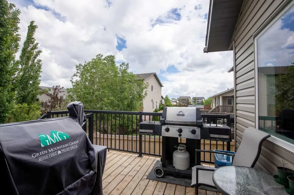 8914 72 Avenue Grande Prairie AB T8X 0E1